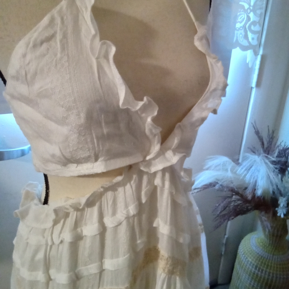 NWTS North Style White Cut Out Halter Dress w/Flowy Ruffled Drop Waist - Picture 3 of 8